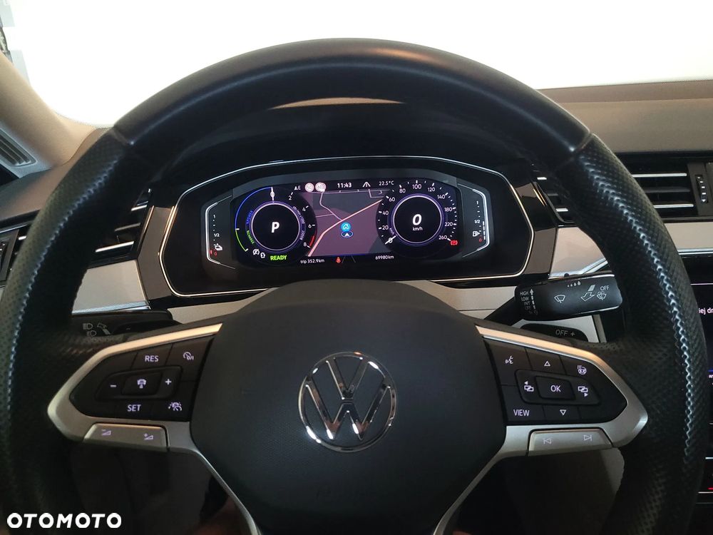 Volkswagen Passat - 12