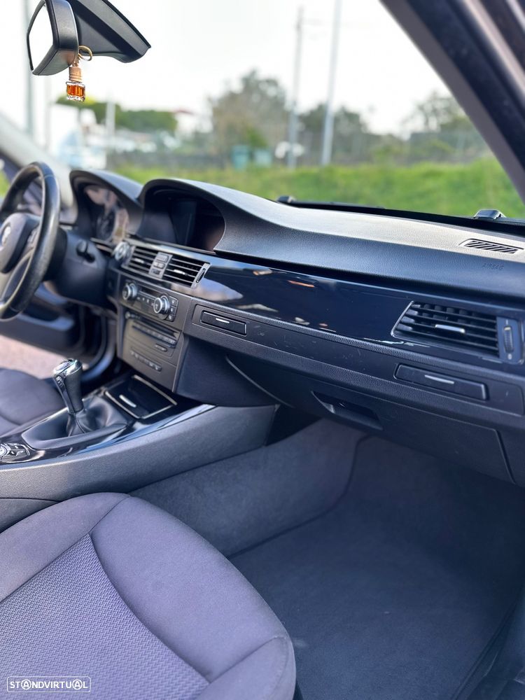 BMW 320 d Navigation Sport - 7