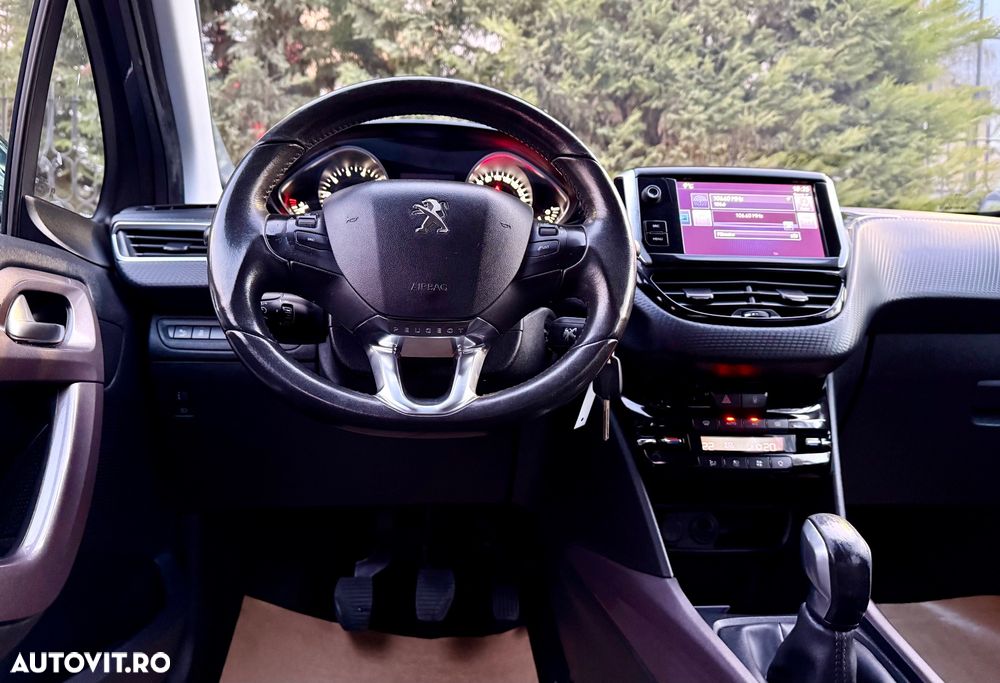 Peugeot 2008 PureTech 110 Stop&Start Allure - 19