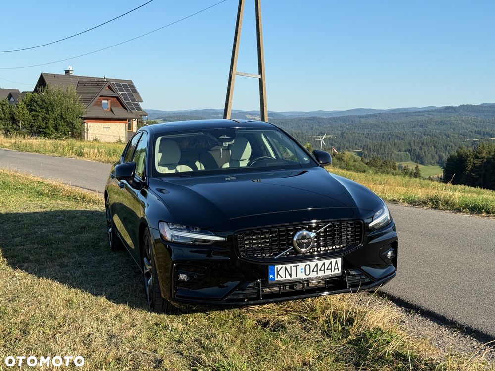 Volvo S60 B5 B AWD Plus Dark - 4