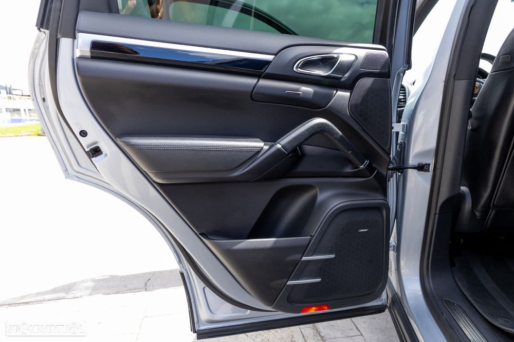 Porsche Cayenne Platinum Edition - 23