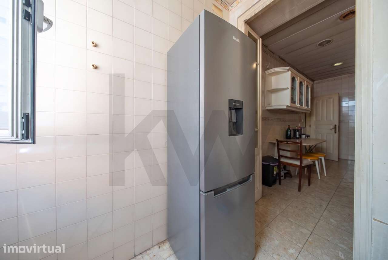 Apartamento com logradouro de 50 m2 no Bairro das Colónias - Grande imagem: 4/28