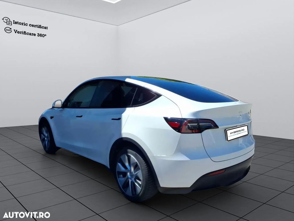 Tesla Model Y - 4