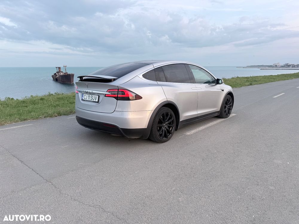 Tesla Model X - 14
