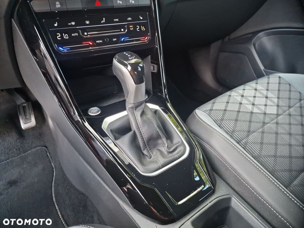 Volkswagen T-Roc - 16