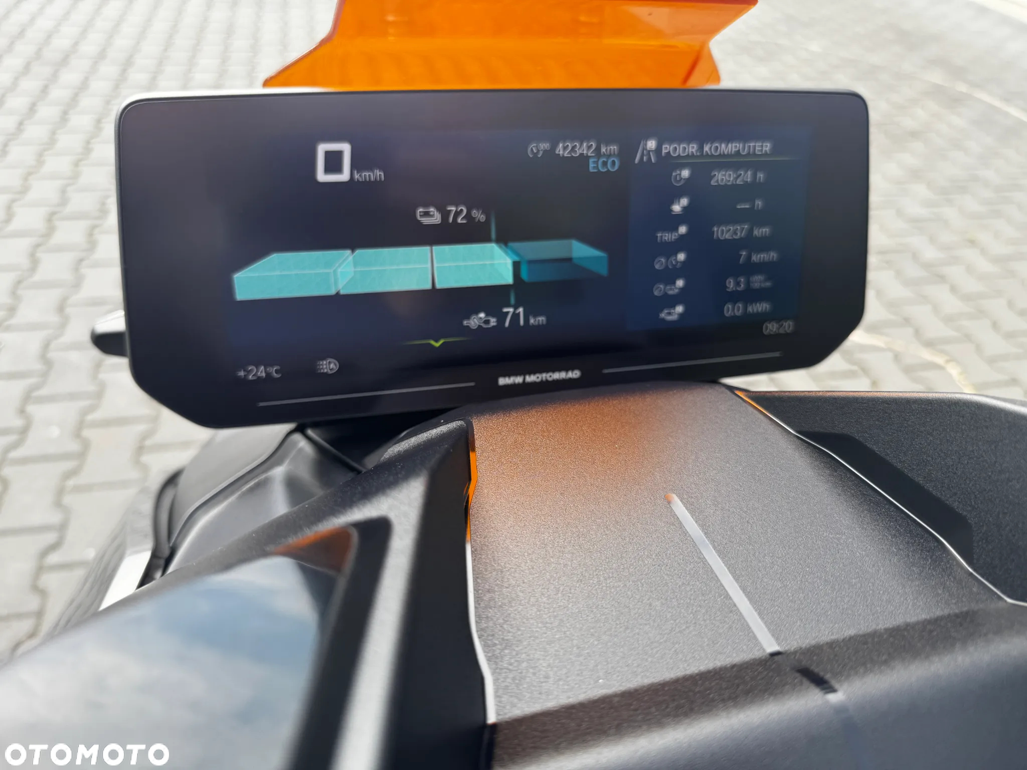 BMW CE 04 - 18