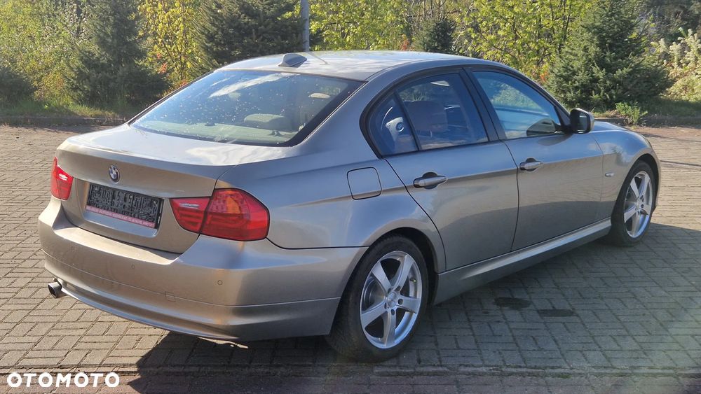 BMW Seria 3 320i - 4