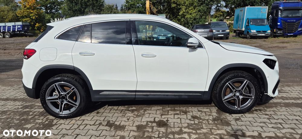 Mercedes-Benz GLA - 15