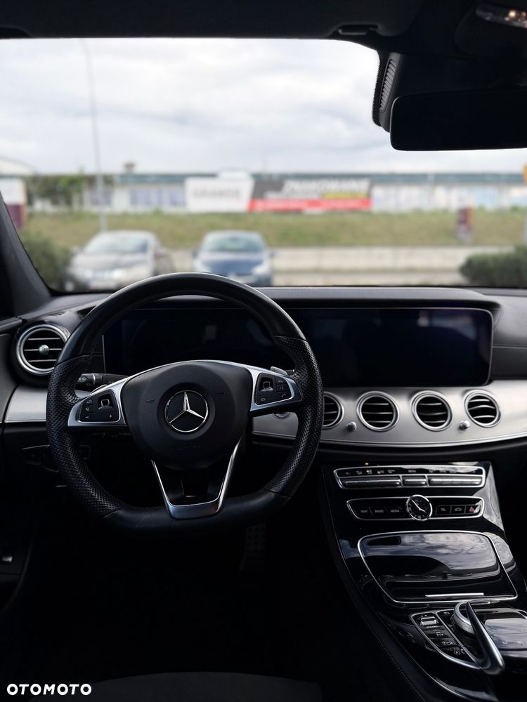 Mercedes-Benz Klasa E 220 d 4-Matic 9G-TRONIC - 12