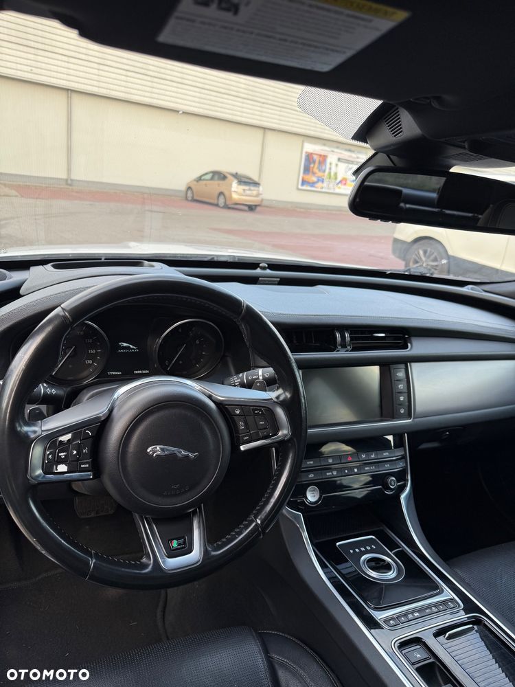 Jaguar XF 3.0 V6 AWD Pure - 11