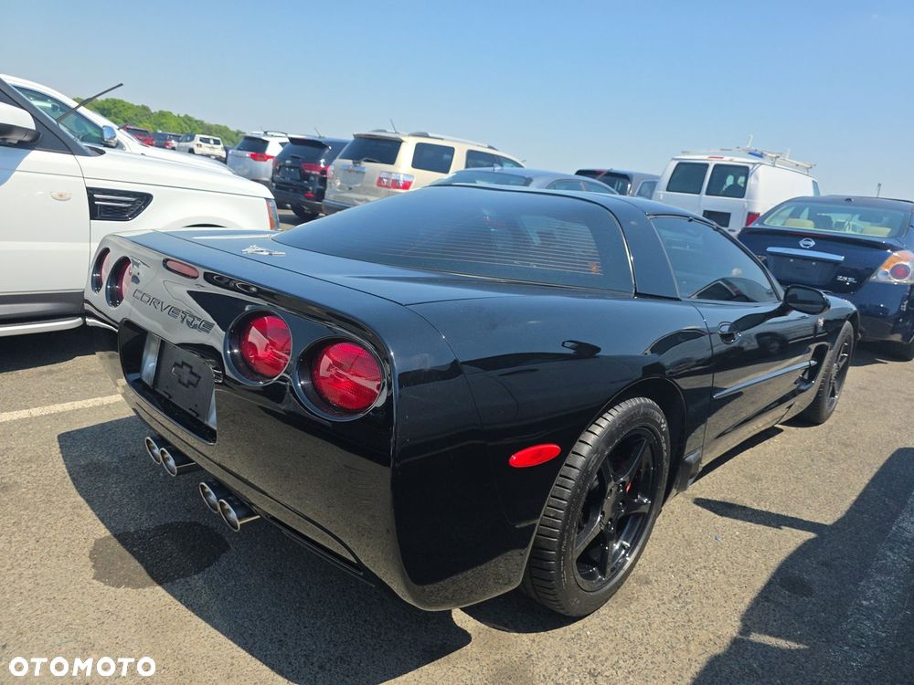 Chevrolet Corvette - 4
