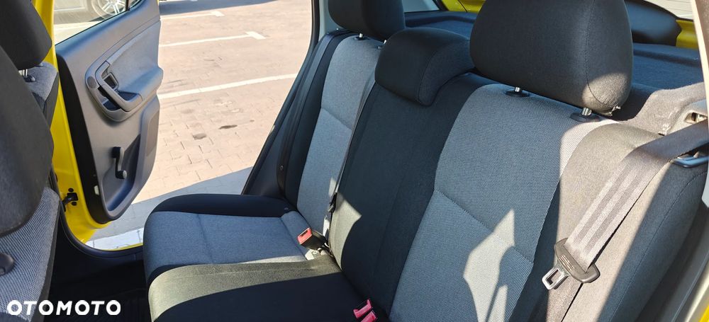 Skoda Fabia 1.2 HTP Ambiente - 12
