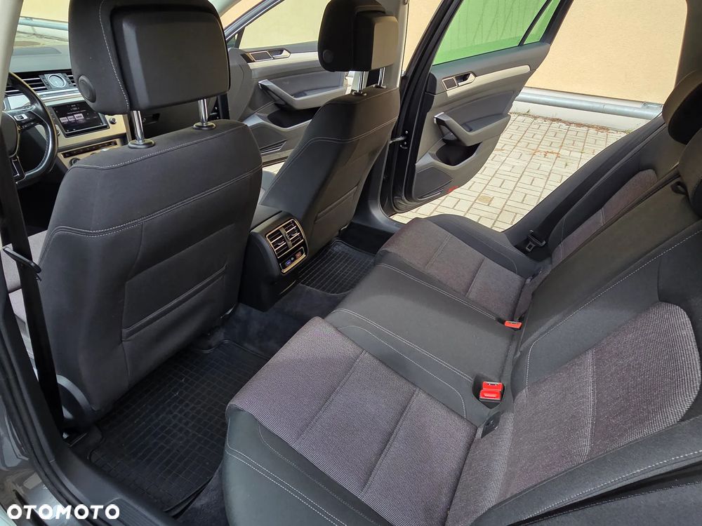 Volkswagen Passat 2.0 TDI SCR DSG Comfortline - 27