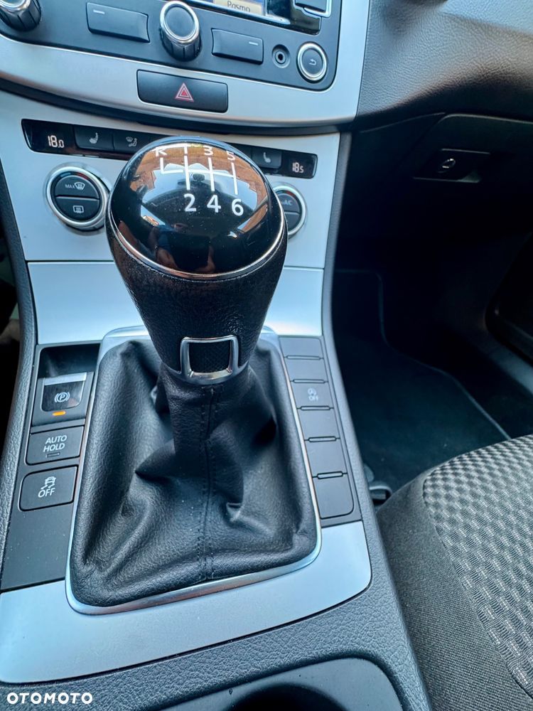 Volkswagen Passat - 25