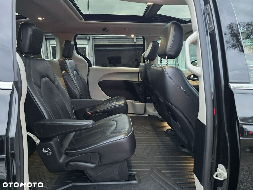 Chrysler Pacifica - 38
