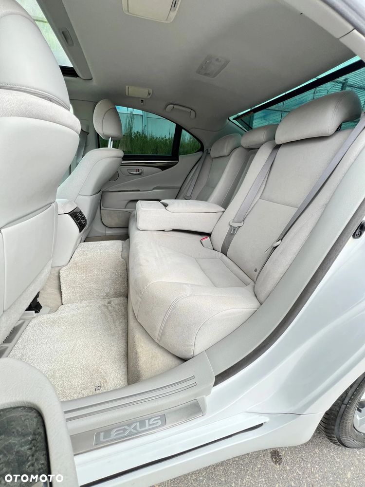 Lexus LS - 33