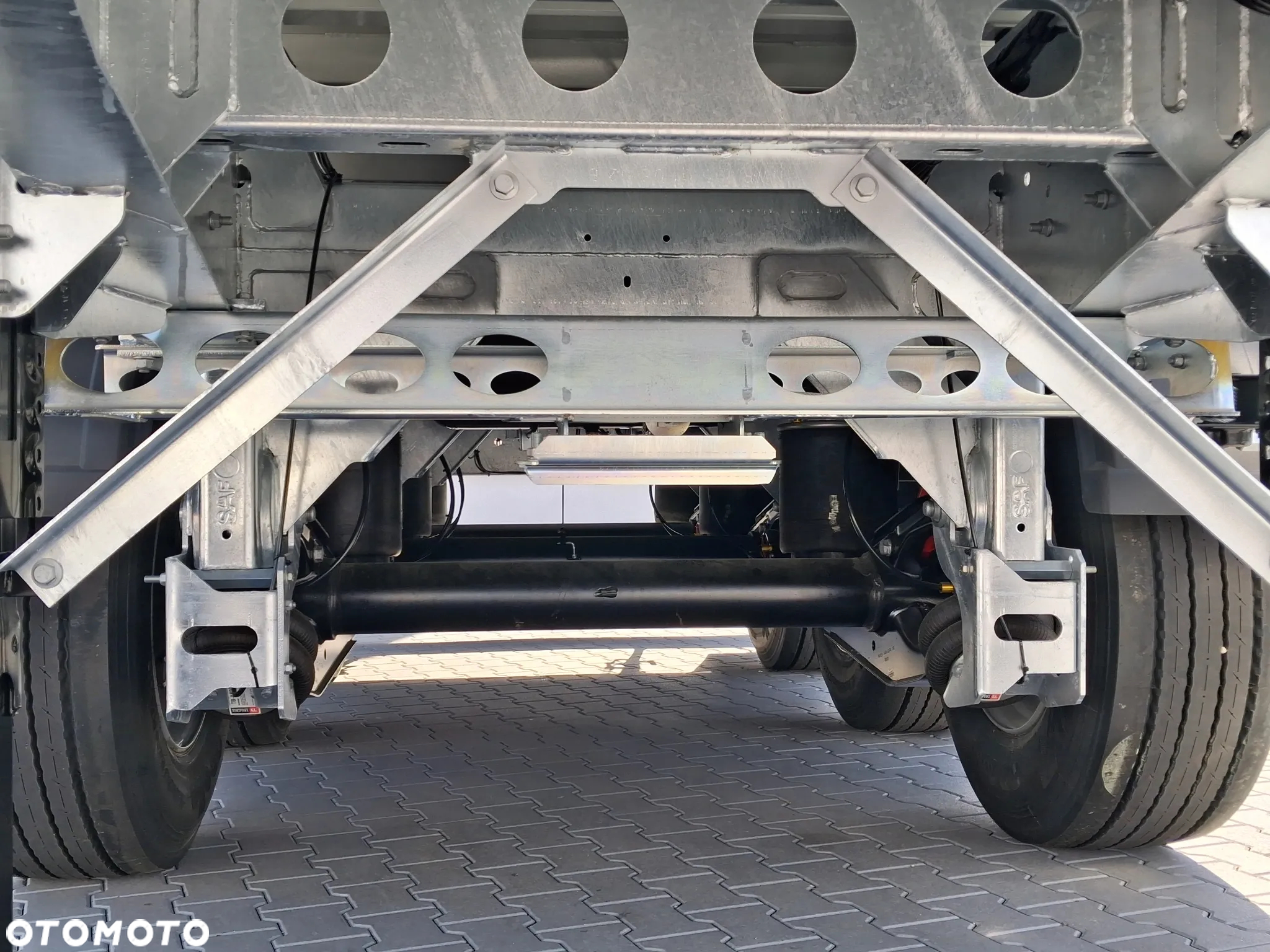 Zaslaw Aluminiowa skrzynia 28-33m3 - 13