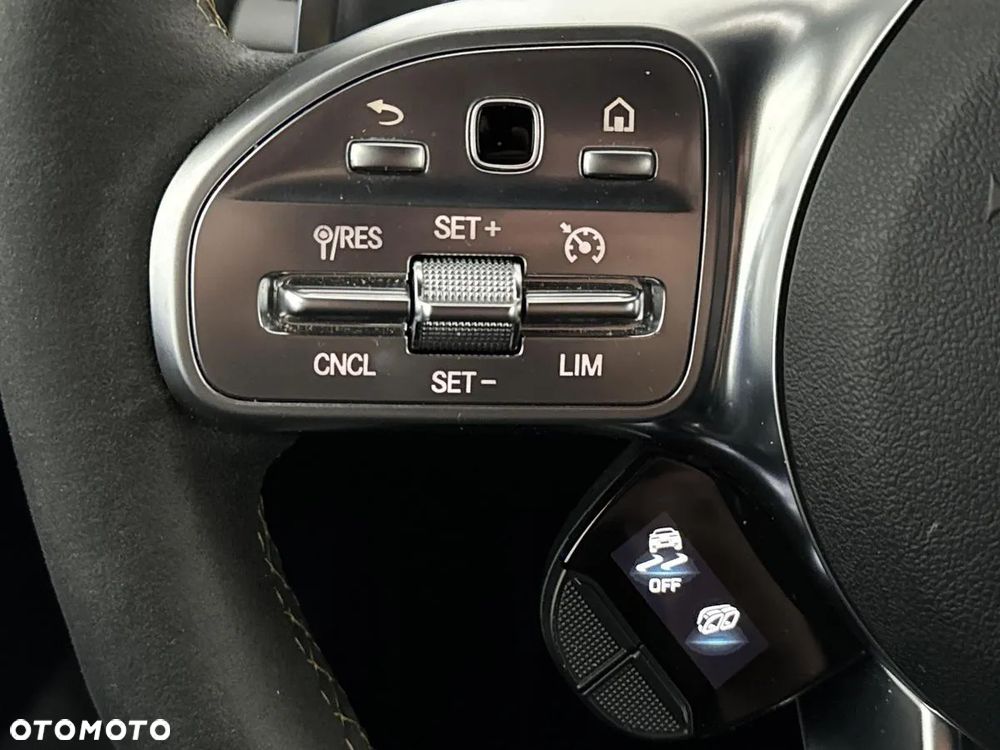 Mercedes-Benz GLA - 14