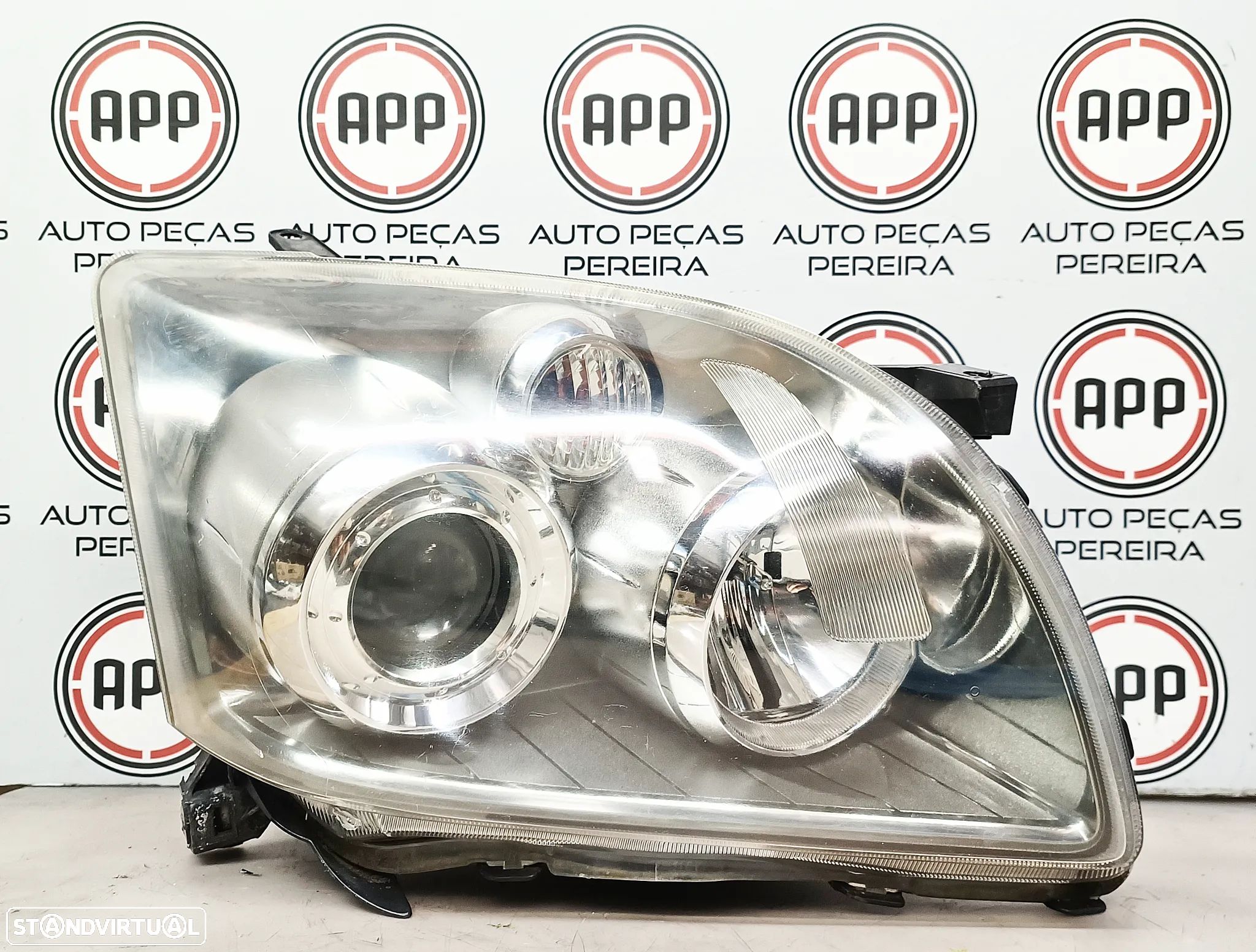 Farol direto Toyota Avensis de 2008, sem Xenon, usado original . - 1