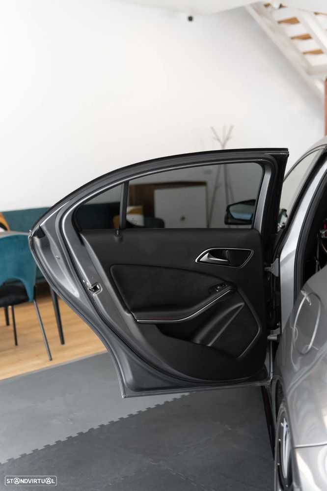 Mercedes-Benz A 45 AMG 4Matic Speedshift 7G-DCT - 31