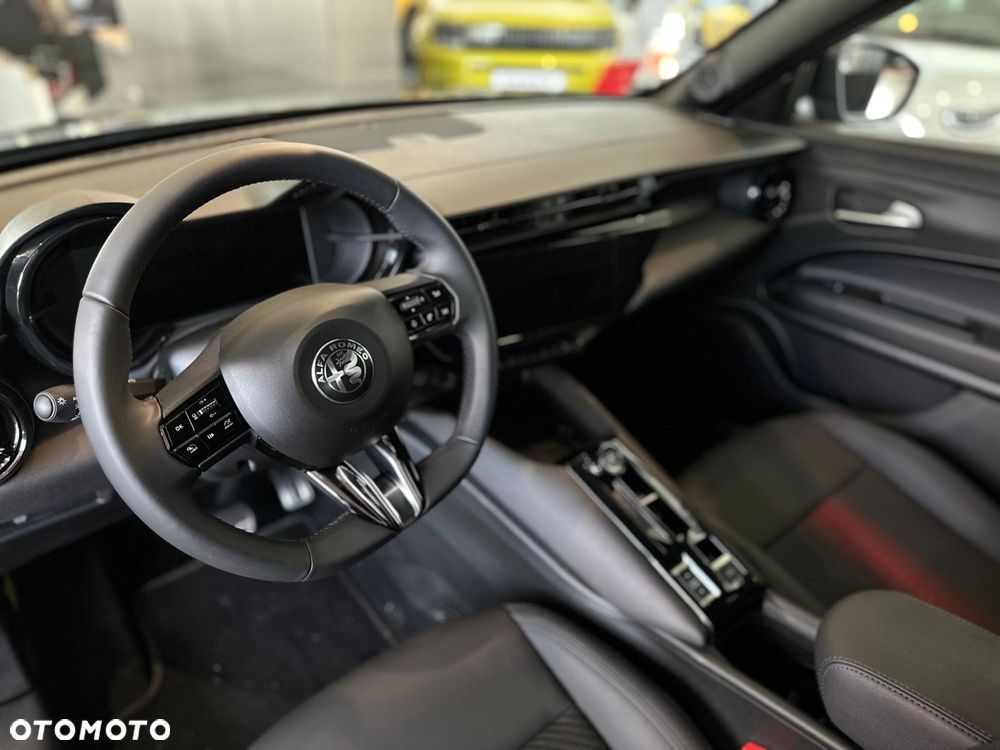 Alfa Romeo Junior 1.2 mHEV Ti eDCT - 5