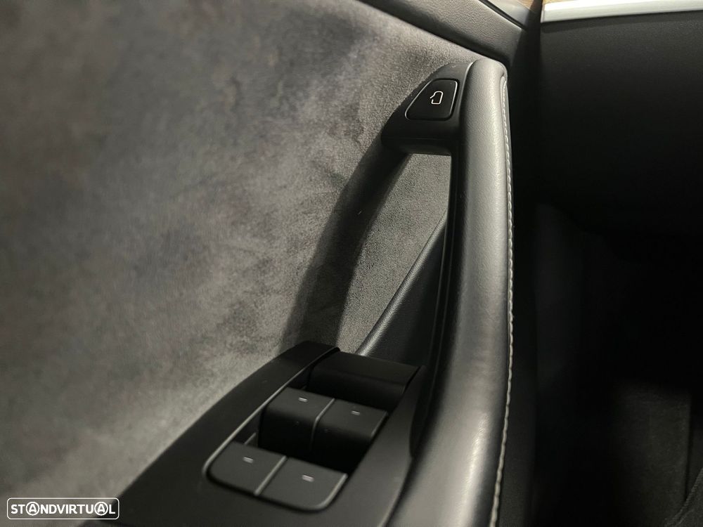 Tesla Model Y Performance Dual Motor AWD - 34