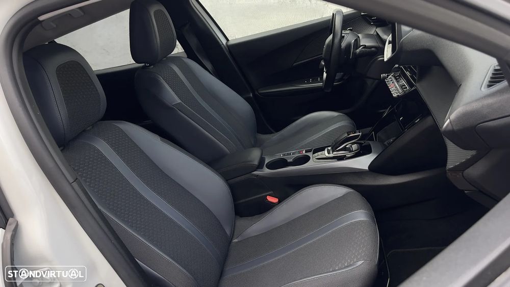 Peugeot 2008 PureTech 130 EAT8 Allure - 14
