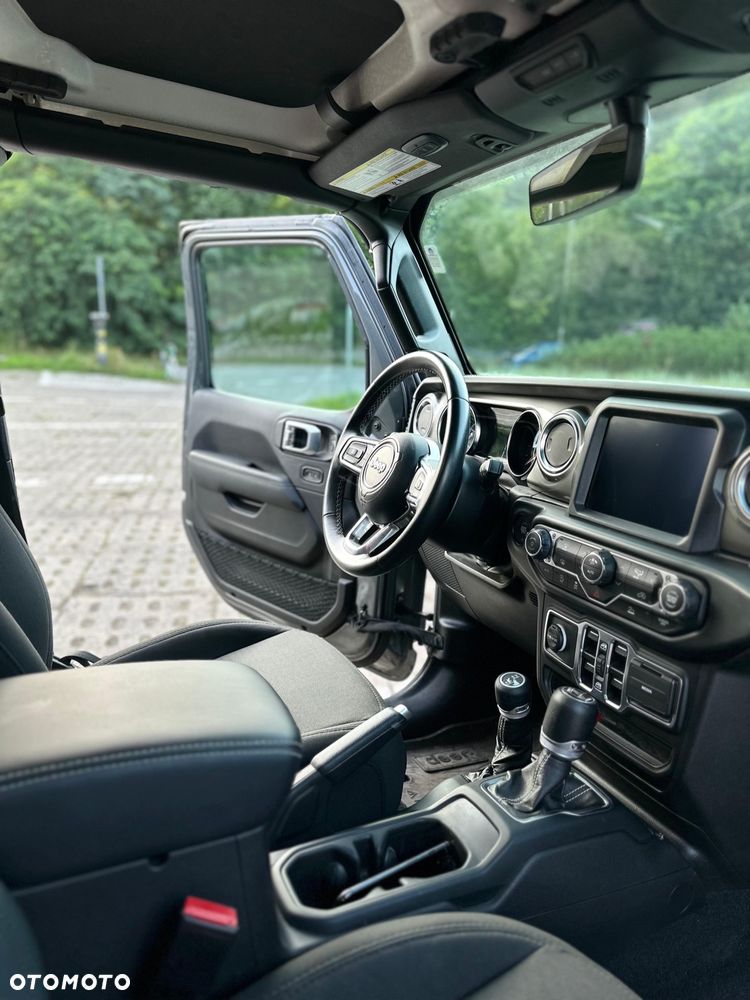 Jeep Wrangler - 15