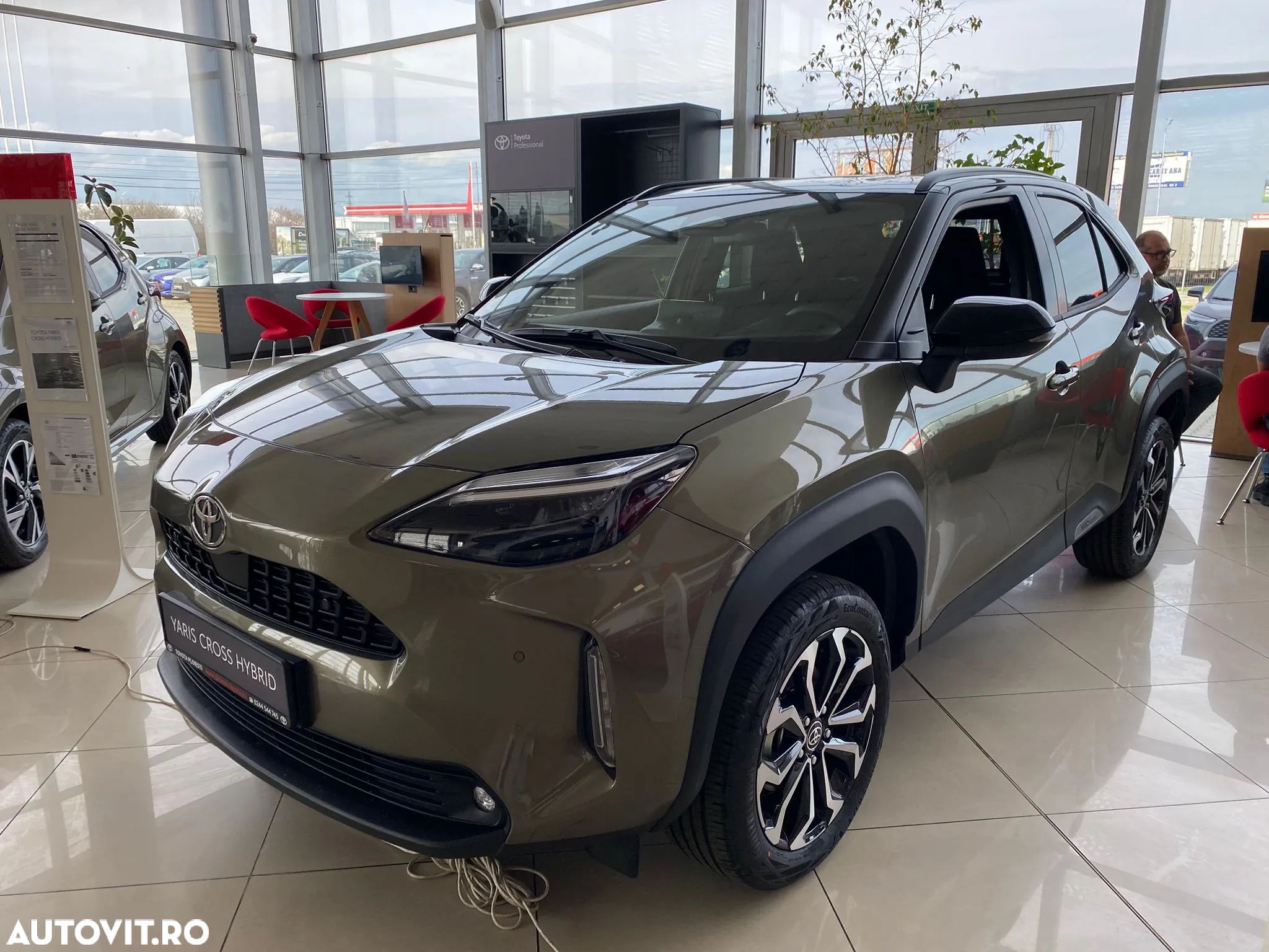 Toyota Yaris Cross 1.5 VVT-i HSD 4x4 Dynamic - 1