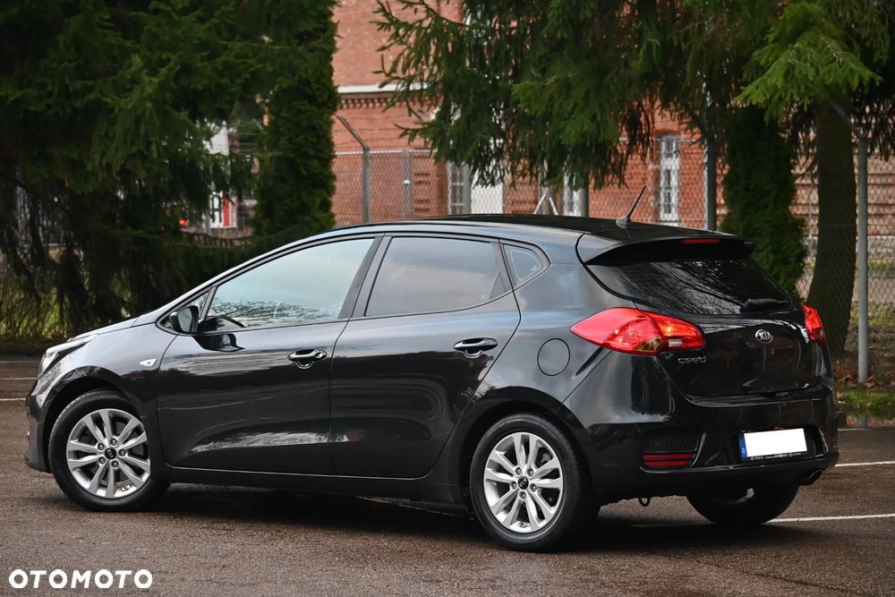 Kia Ceed 1.4 CVVT Dream-Team Edition - 16