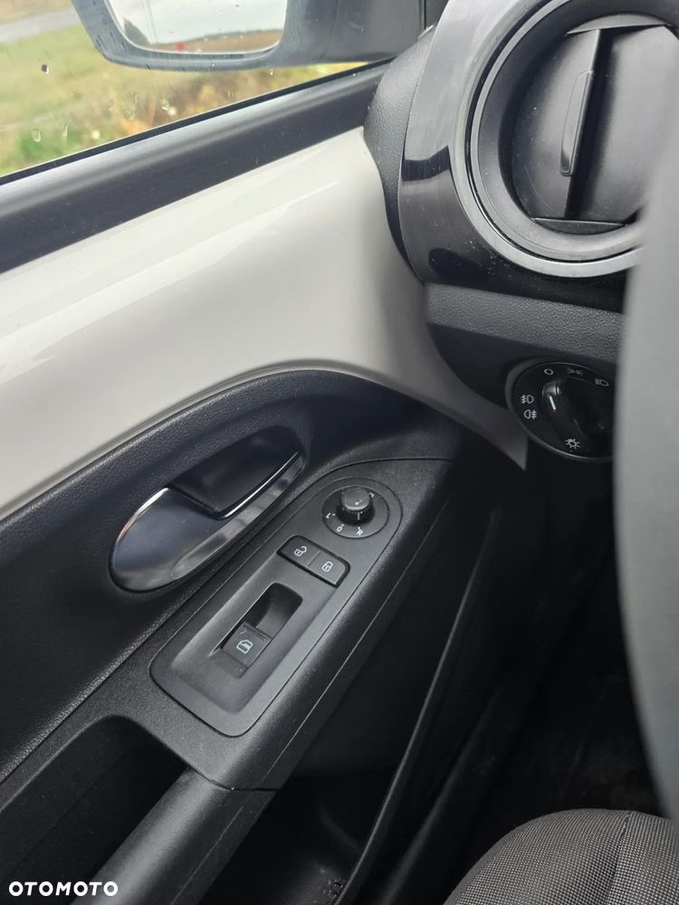 Volkswagen up! 1.0 high EU6 - 17