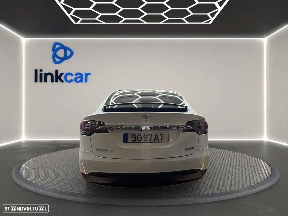 Tesla Model X - 7