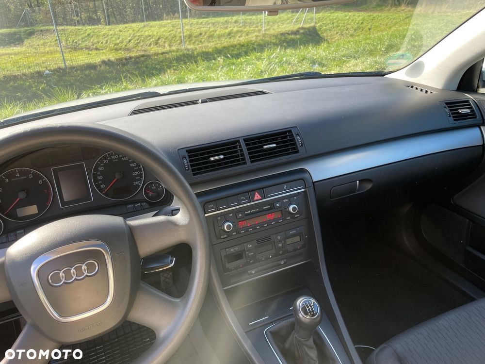 Audi A4 Limousine - 10