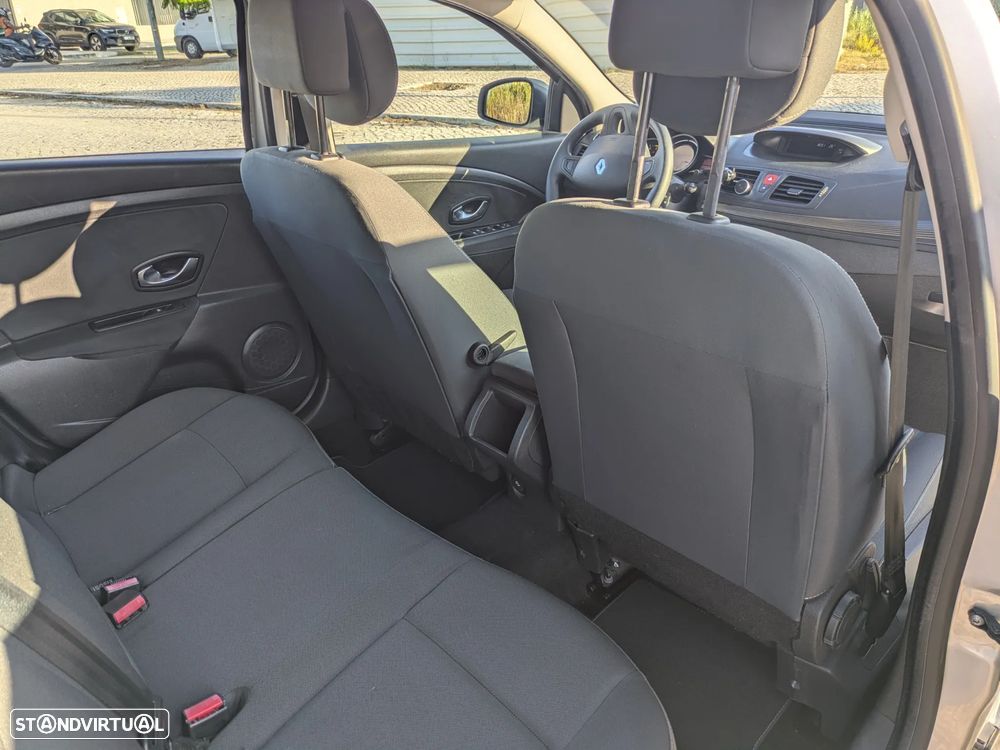 Renault Mégane Sport Tourer - 7