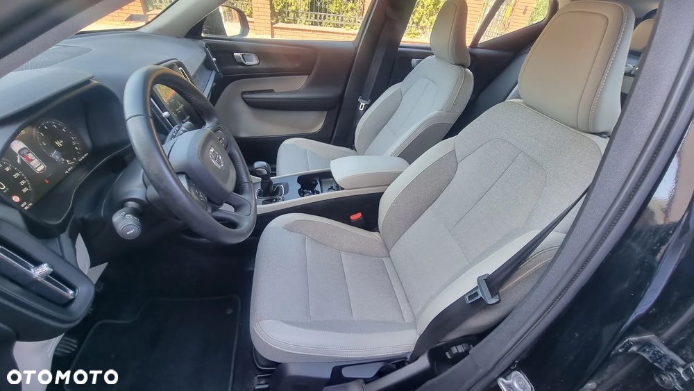 Volvo XC 40 T3 Momentum - 25
