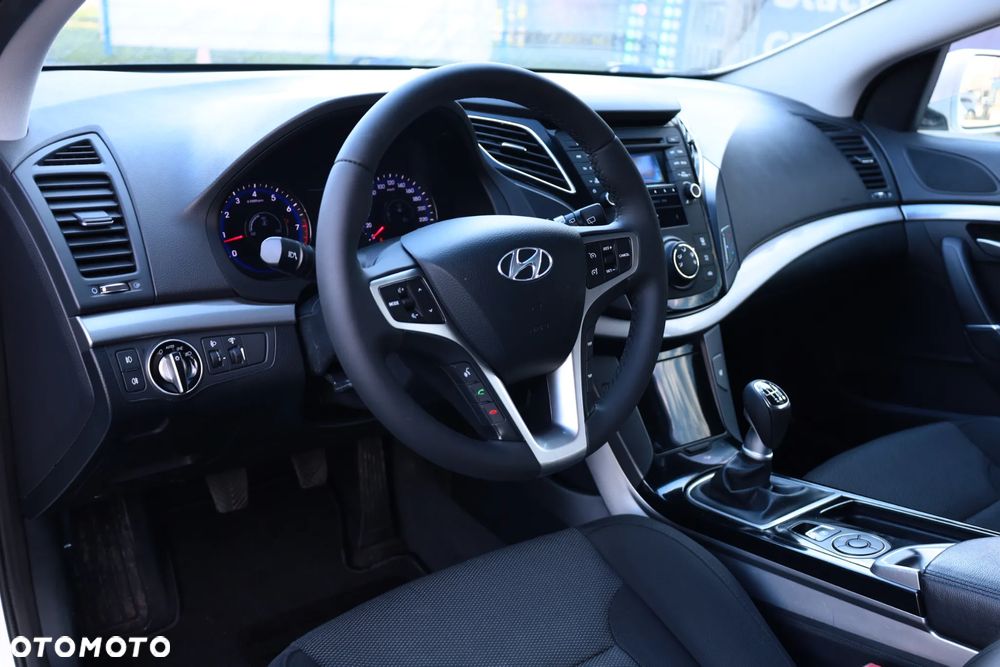 Hyundai i40 Kombi blue 1.6 Family+ - 8