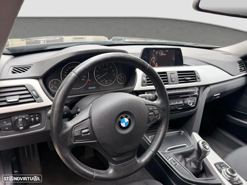 BMW 318 i Luxury Line - 4