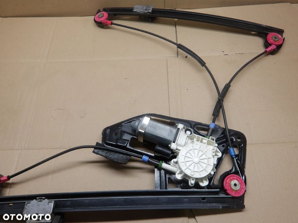 BMW E38 LIFT 99-01r. PODNOŚNIK SZYBY TYŁ LEWY - 4