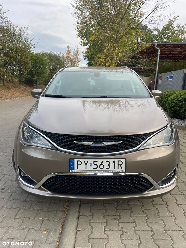 Chrysler Pacifica 2018 photo 2