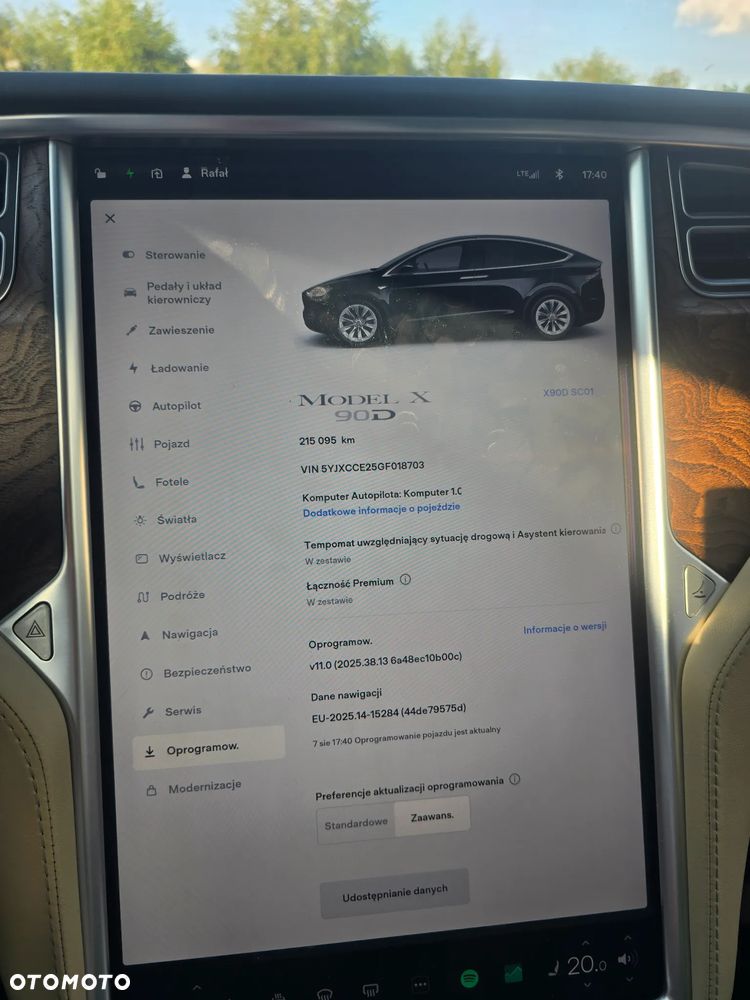 Tesla Model X - 37