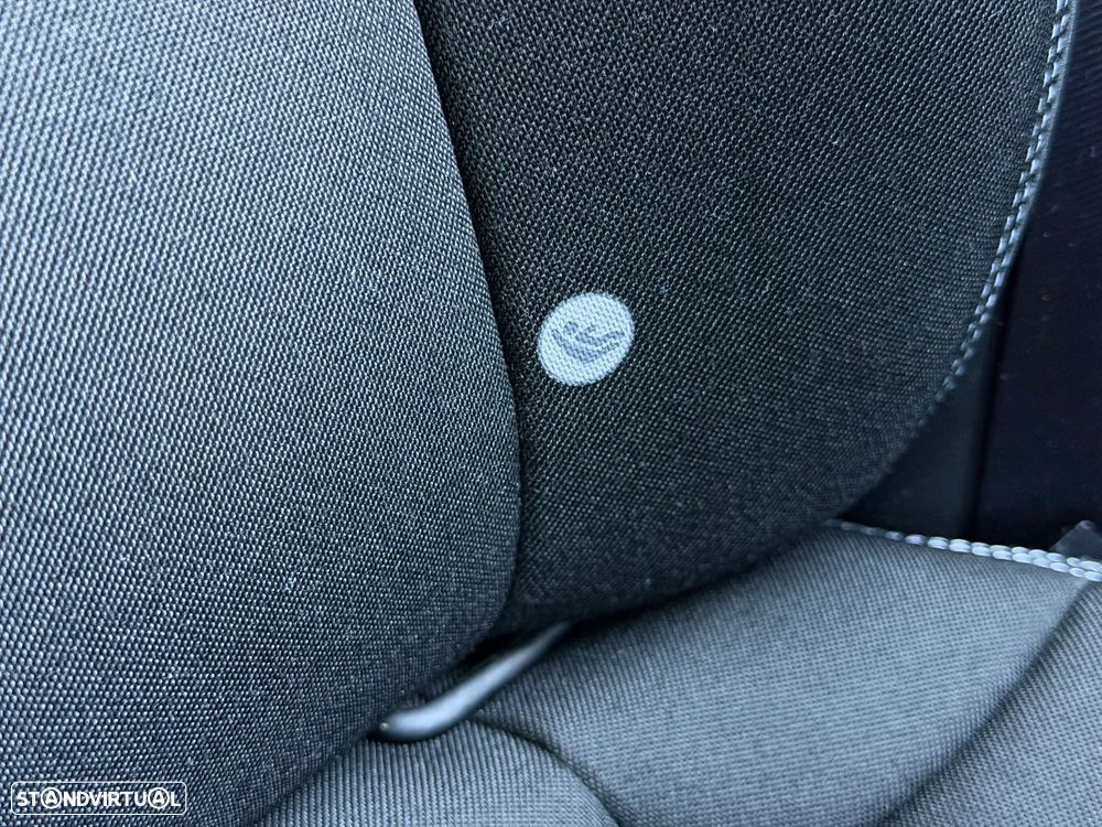 Volvo V40 2.0 D3 Momentum Geartronic - 23