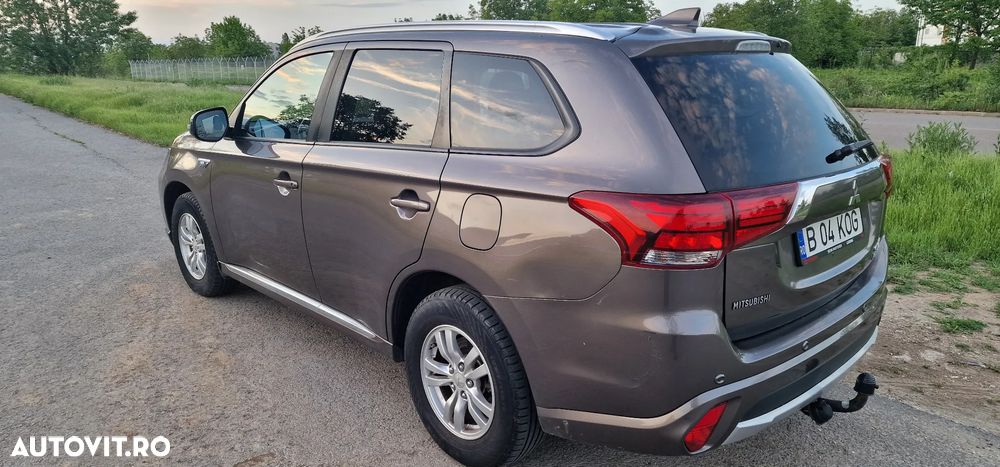 Mitsubishi Outlander 2.0 4WD Plus - 6