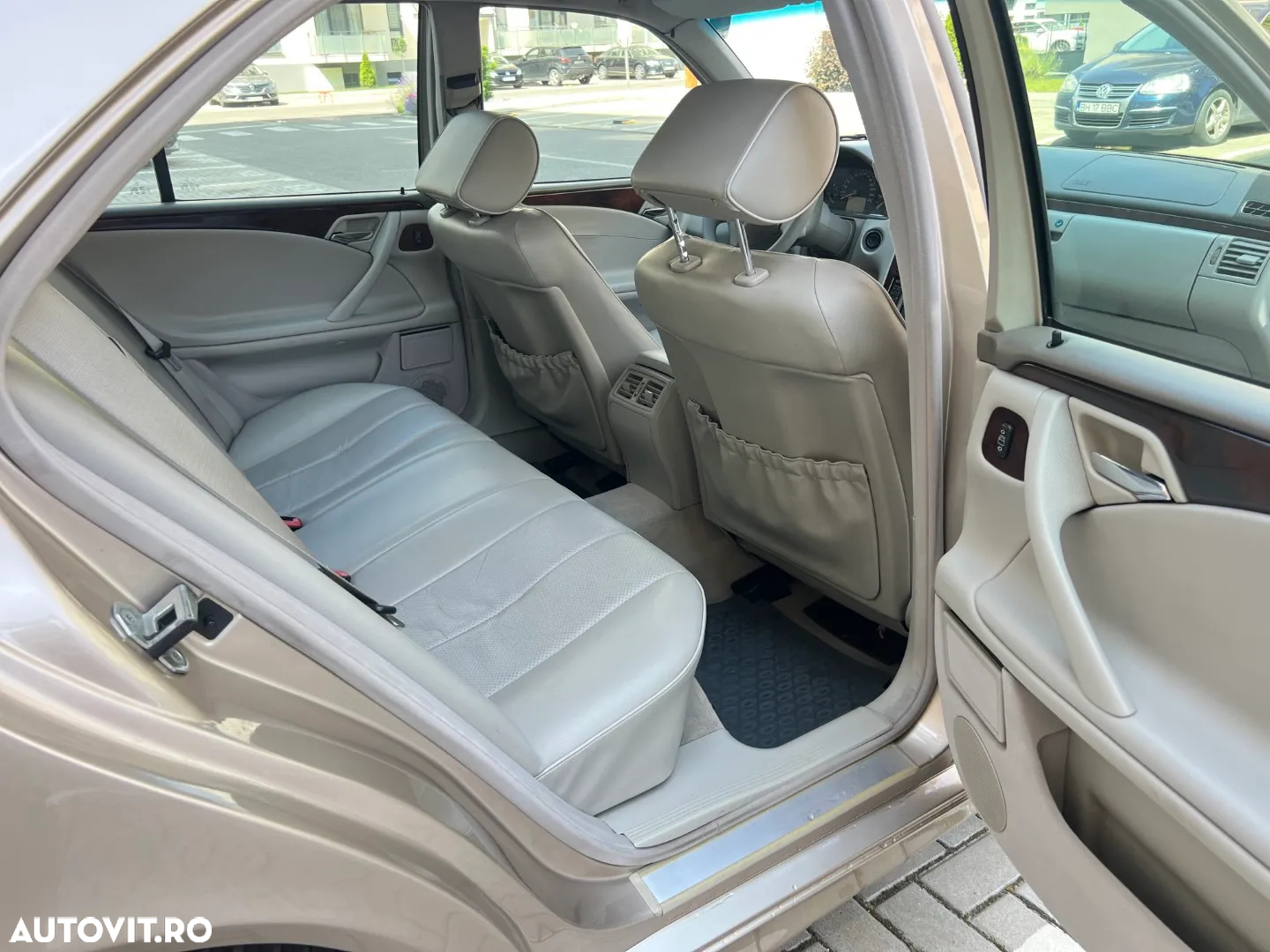 Mercedes-Benz E - 12