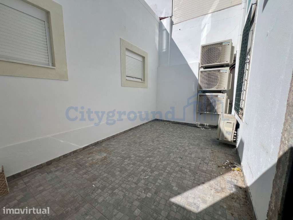 T2 totalmente remodelado com logradouro de 20 m² - Grande imagem: 2/23
