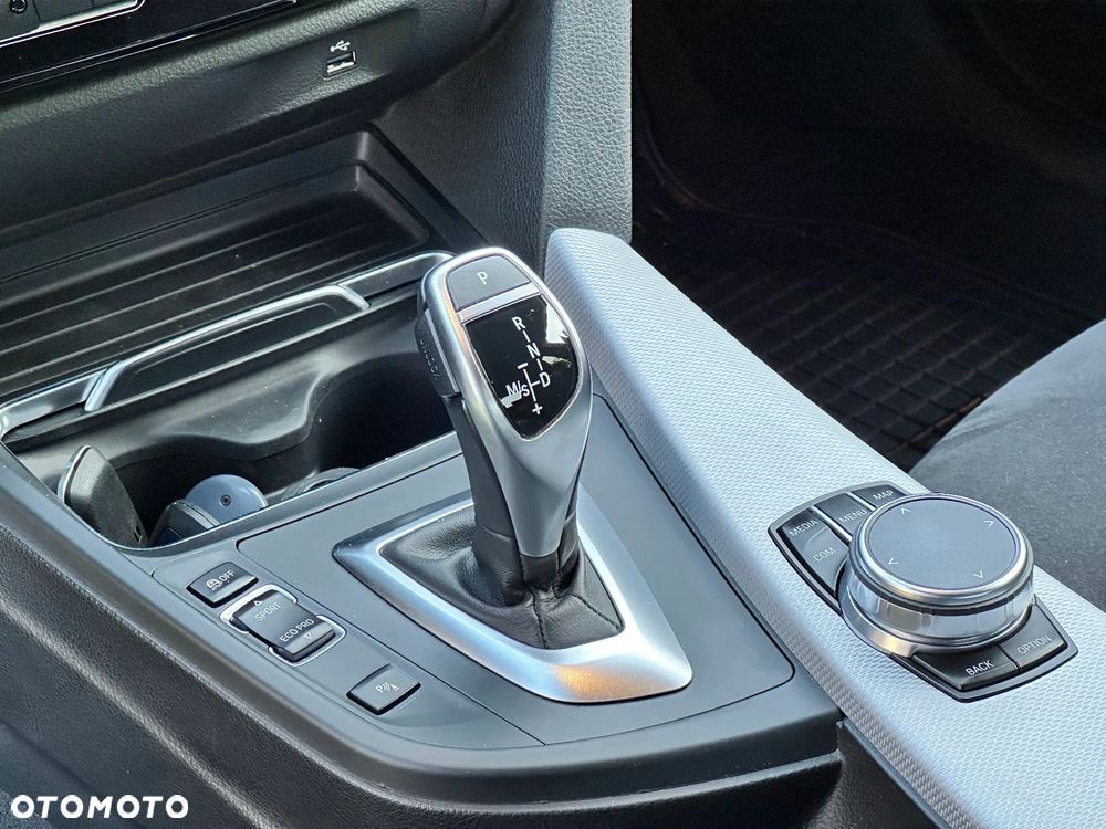 BMW Seria 3 330i M Sport - 17