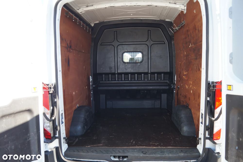 Ford Transit - 12