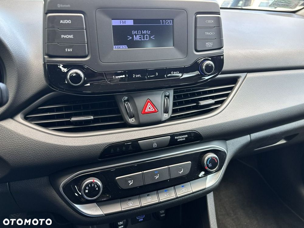 Hyundai i30 1.5 DPI Classic + - 23