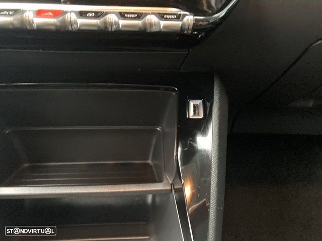 Peugeot 208 1.2 PureTech Allure - 23