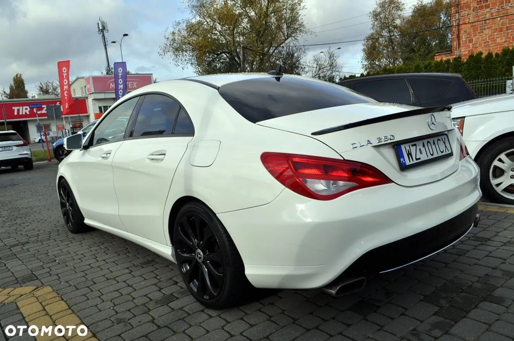 Mercedes-Benz CLA 250 4Matic 7G-DCT AMG Line - 12