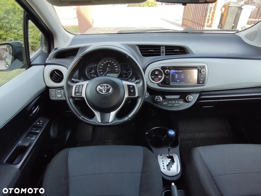Toyota Yaris Hybrid 100 Life - 6